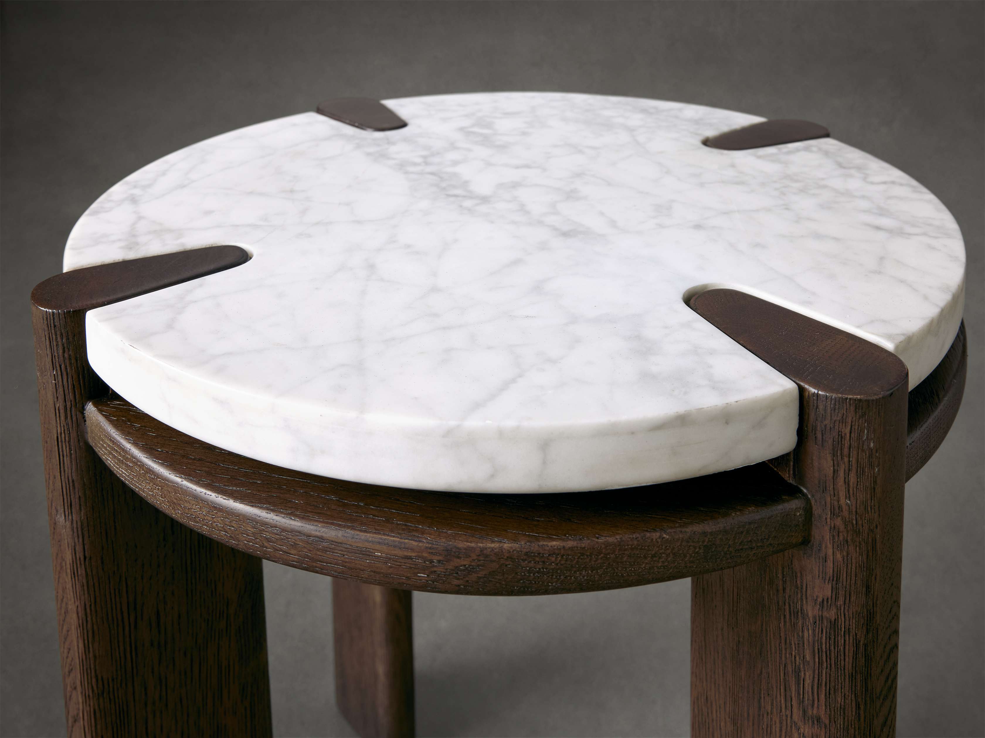 Pyet End Table
