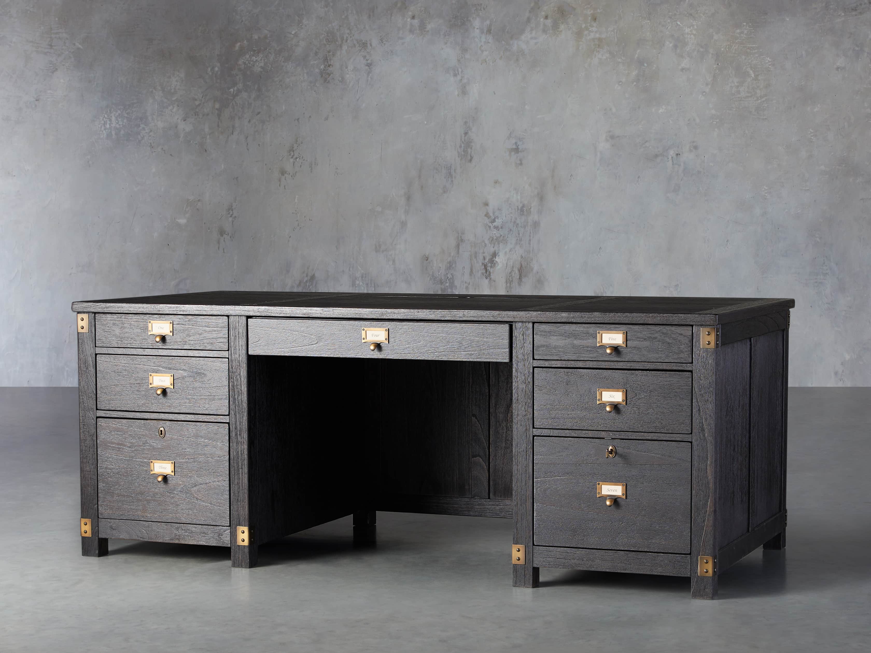 Telegraph Executive Desk
