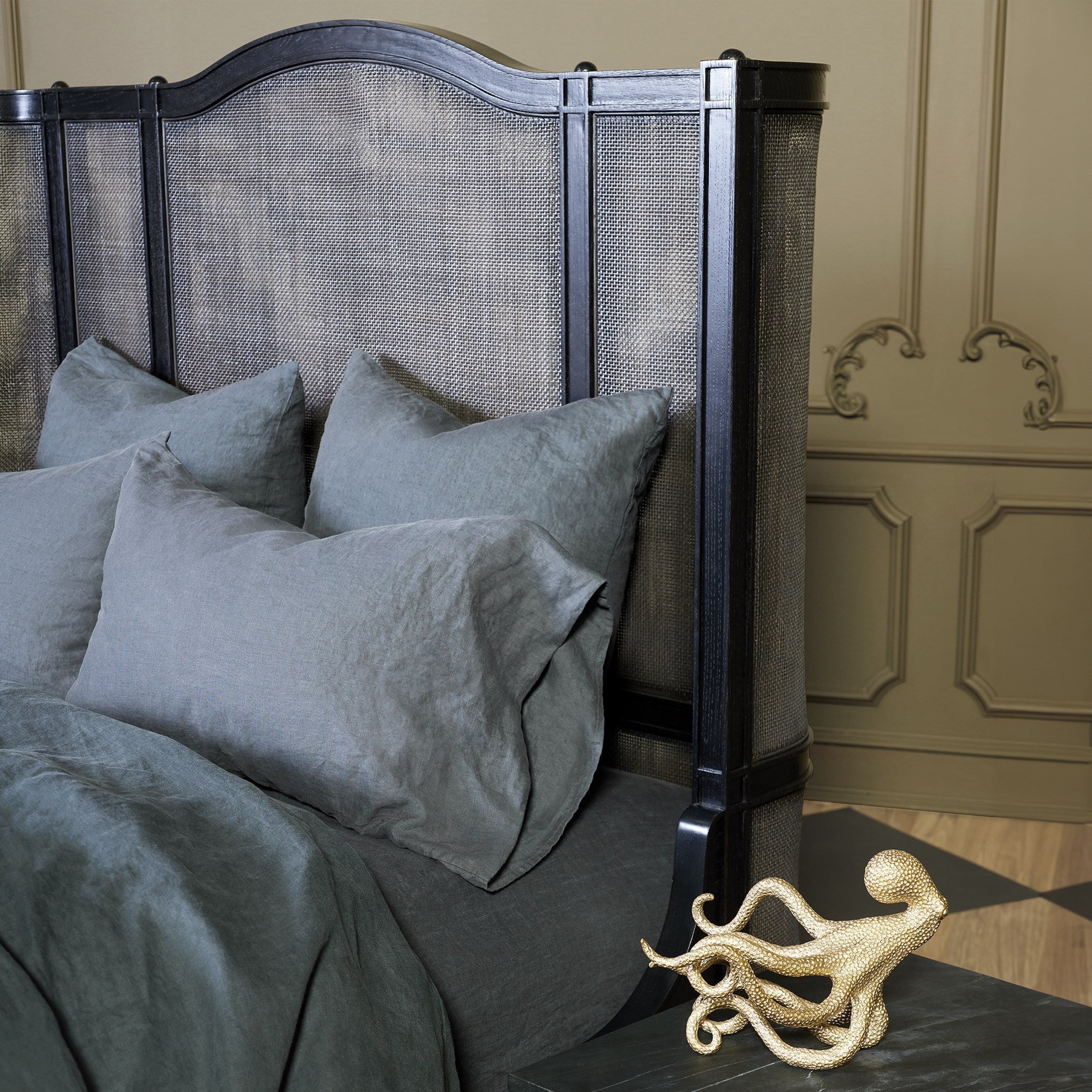 Global Views Blackened Josephine Oak Bed