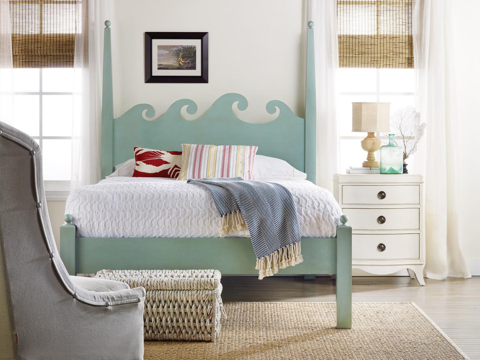 North Shore Poster Bed Crafted from Mahogany and Veneers