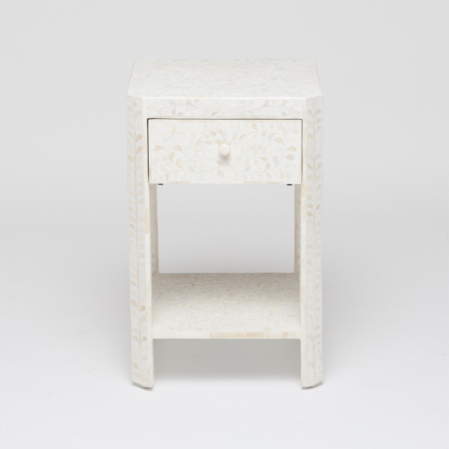 Lexi Nightstand 18"