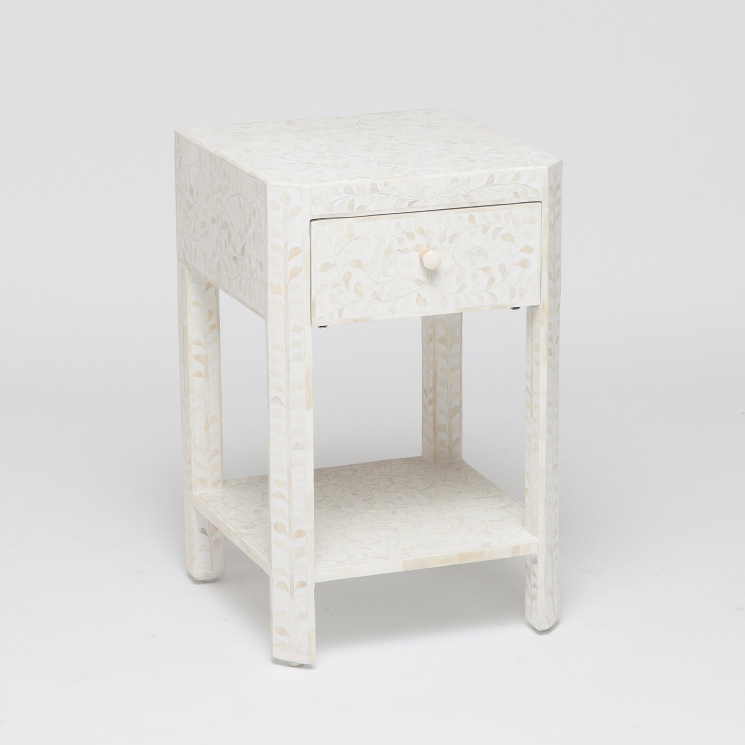 Lexi Nightstand 18"